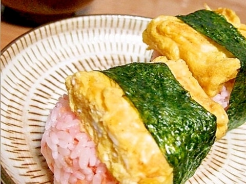 桜でんぶの玉子焼きのっけおにぎり